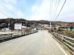 맑고 깨끗한 냇가와 접한 토지이며, 2차선 30m, 37번 국도 500m 접근성 좋은 토지_썸네일_7