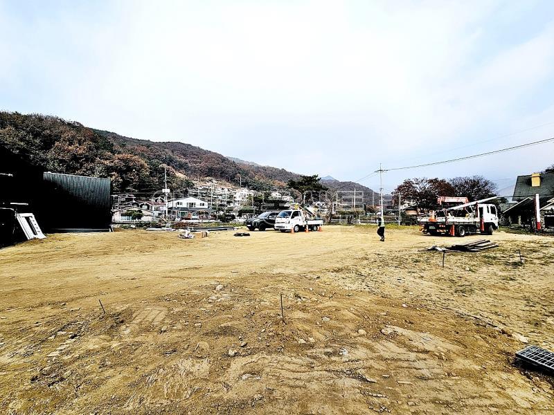 맑고 깨끗한 냇가와 접한 토지이며, 2차선 30m, 37번 국도 500m 접근성 좋은 토지_11