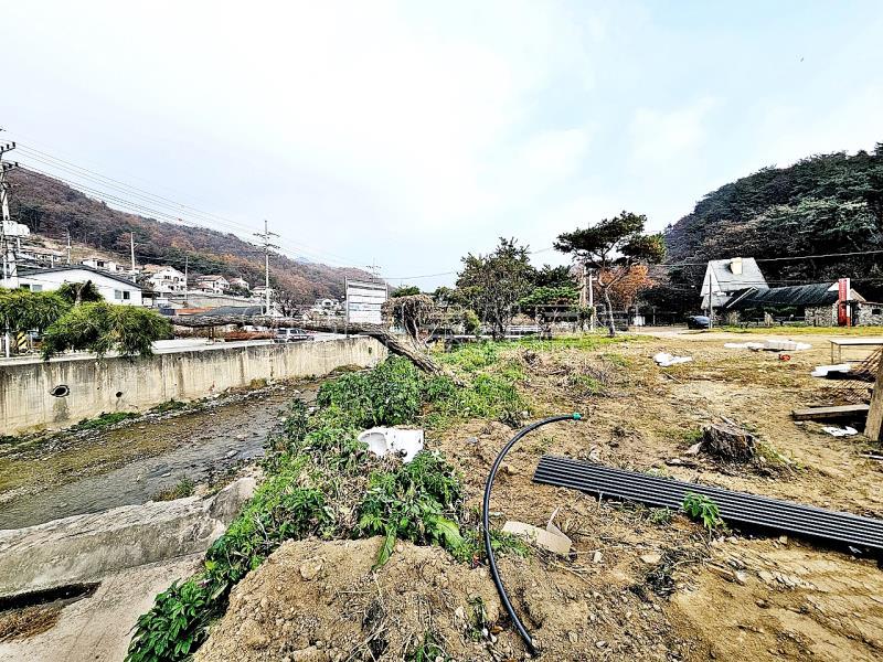 맑고 깨끗한 냇가와 접한 토지이며, 2차선 30m, 37번 국도 500m 접근성 좋은 토지_12