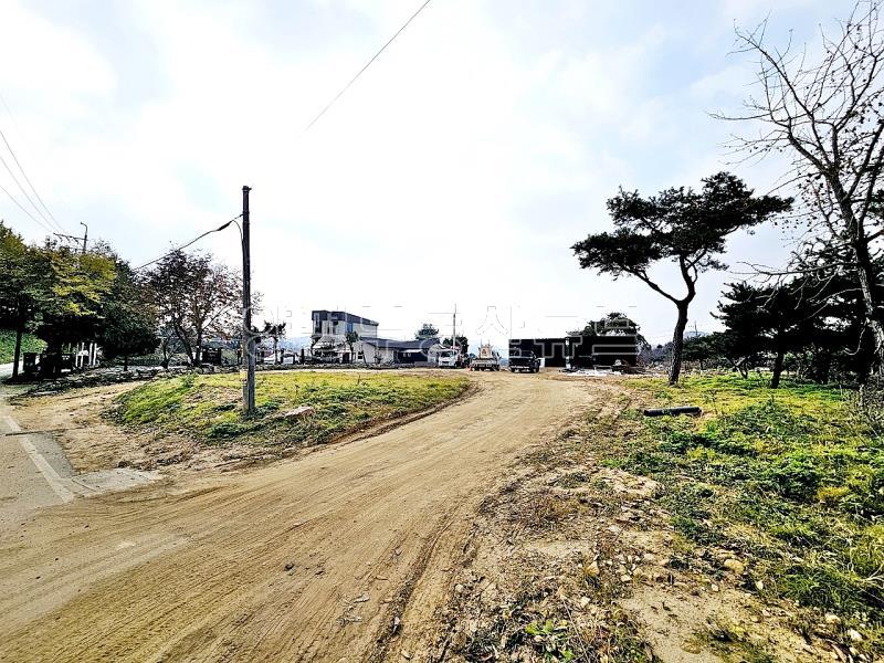 맑고 깨끗한 냇가와 접한 토지이며, 2차선 30m, 37번 국도 500m 접근성 좋은 토지_15