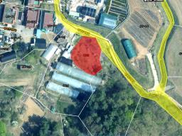 37번 국도 인근의 토지로 구거와 접하고 종중 땅과 접한 8천만원대 토지