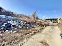 37번 국도 인근의 토지로 구거와 접하고 종중 땅과 접한 8천만원대 토지_썸네일_4