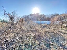 37번 국도 인근의 토지로 구거와 접하고 종중 땅과 접한 8천만원대 토지_썸네일_10