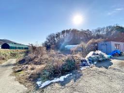 37번 국도 인근의 토지로 구거와 접하고 종중 땅과 접한 8천만원대 토지_썸네일_17