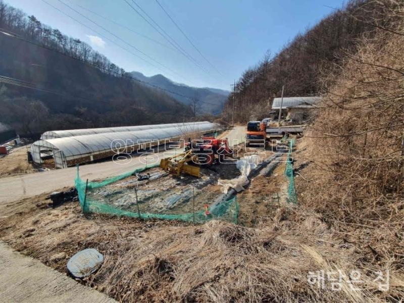 산골짜기 사이 계곡을 앞에둔 값 싼 전원주택지!_1